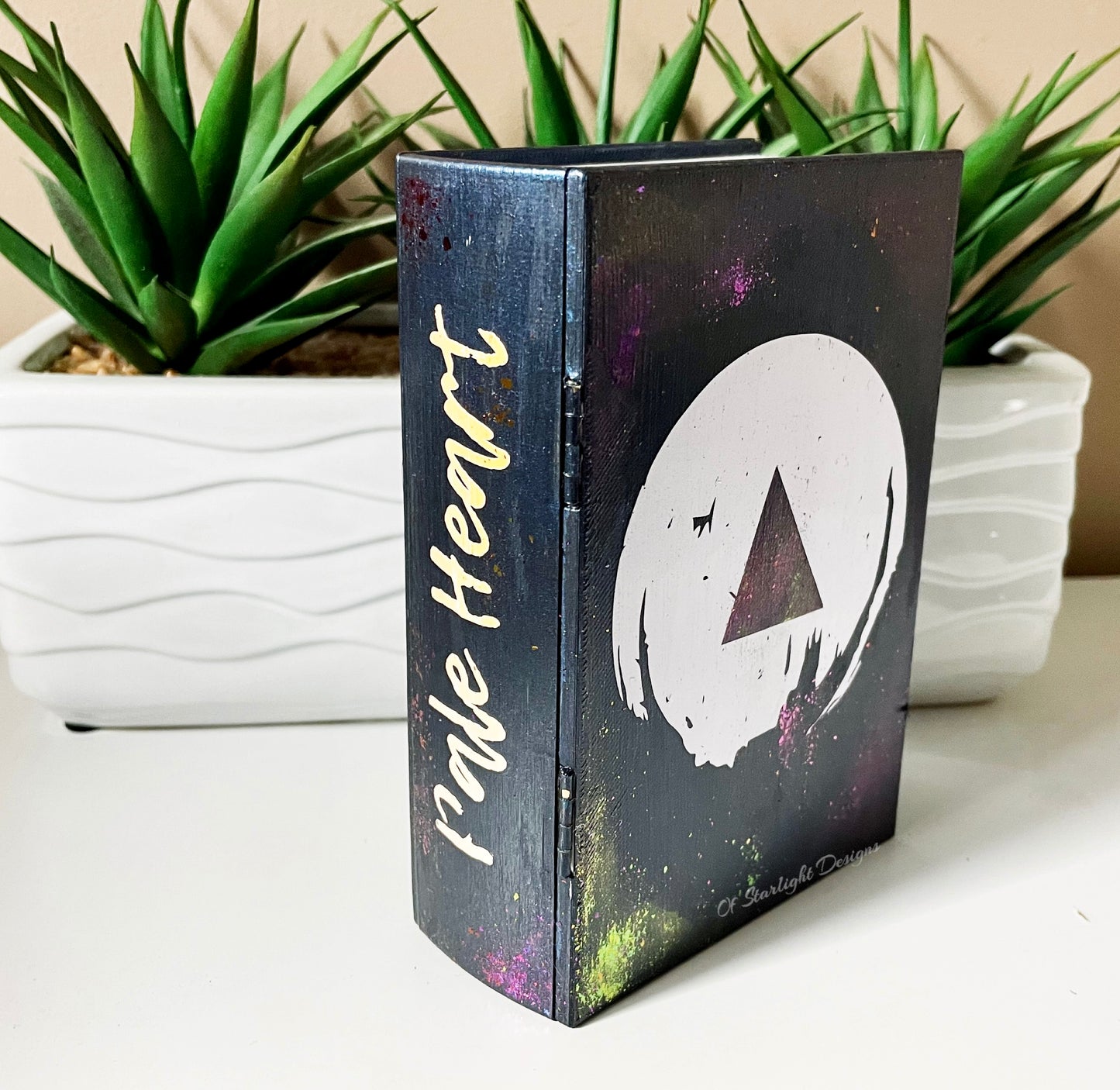 Lore Book - Pale Heart