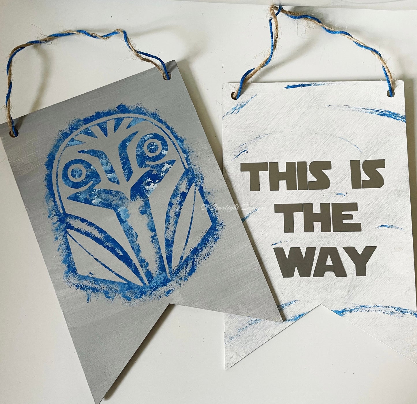 Mando Hanging Banner Signs