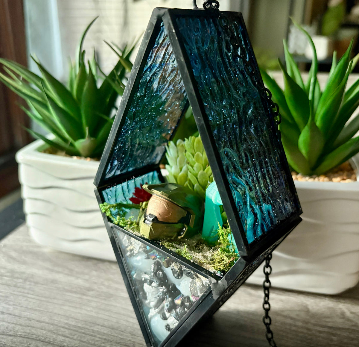 Hanging Runner MIA Terrarium