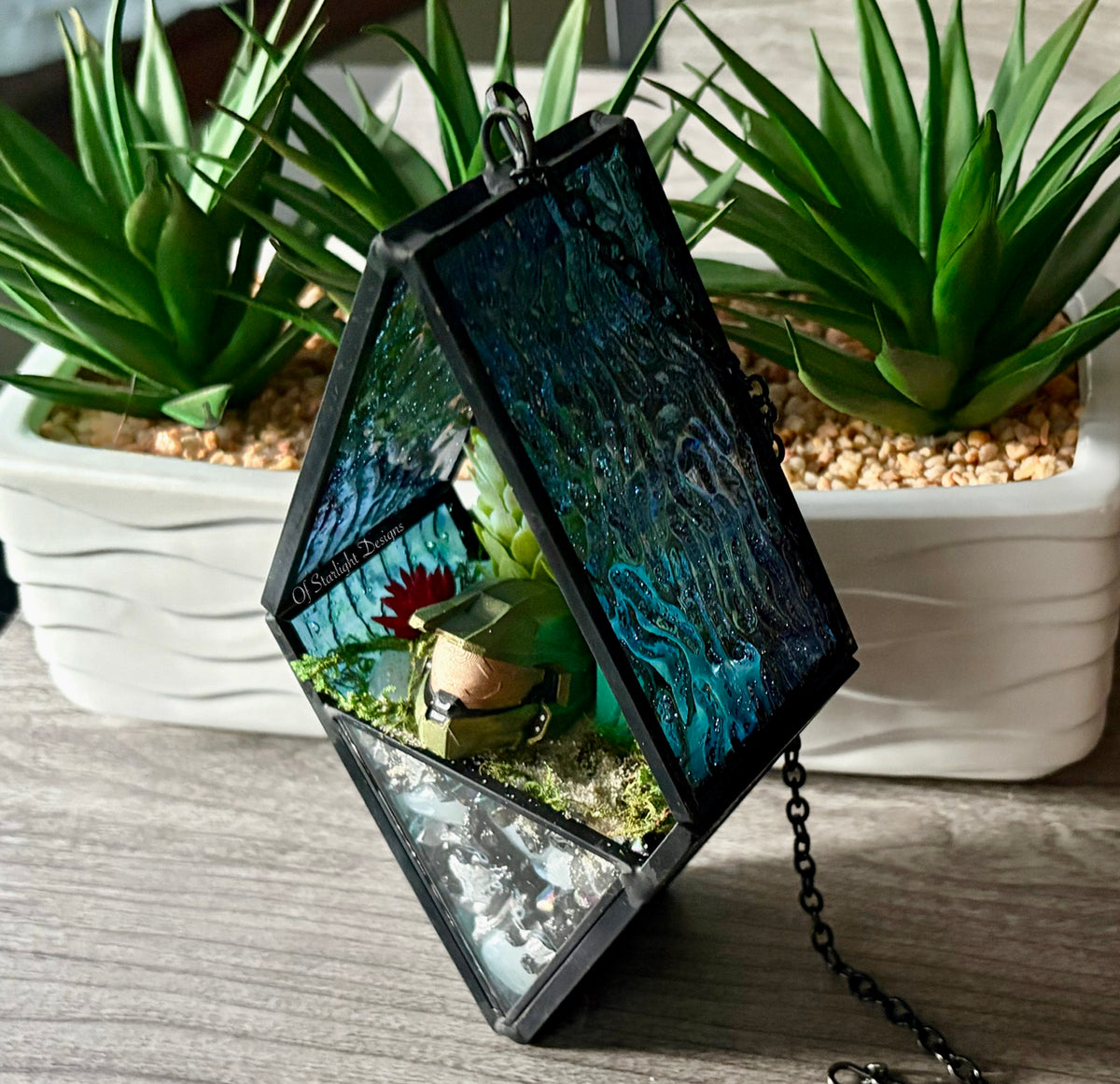 Hanging Runner MIA Terrarium