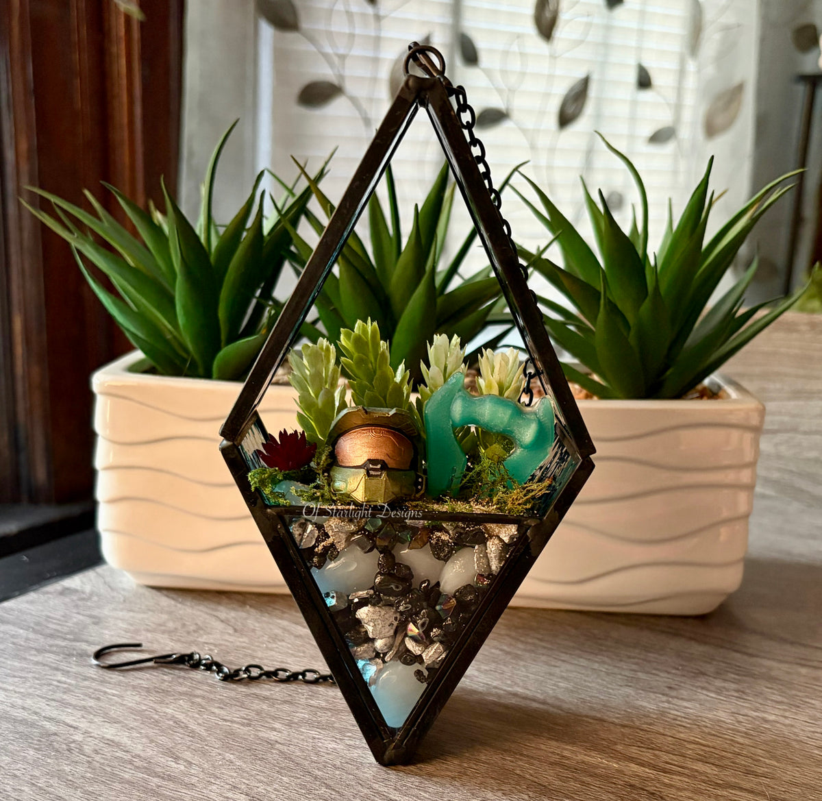 Hanging Runner MIA Terrarium