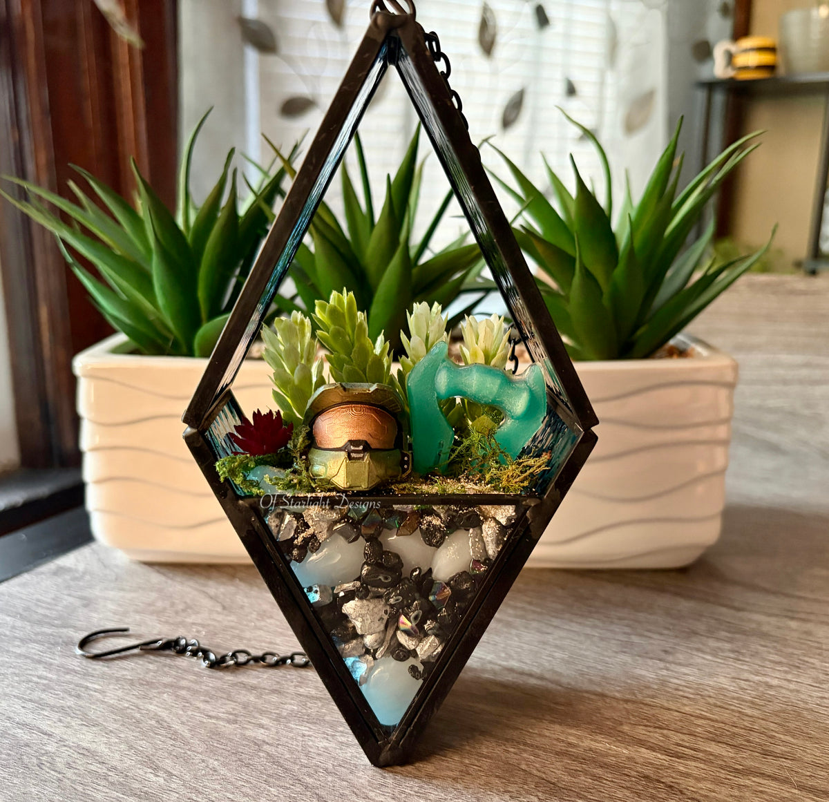 Hanging Runner MIA Terrarium