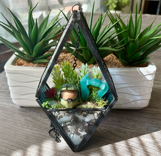Hanging Runner MIA Terrarium