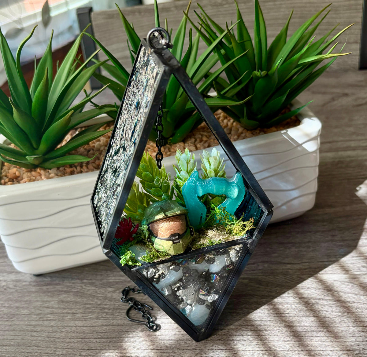 Hanging Runner MIA Terrarium