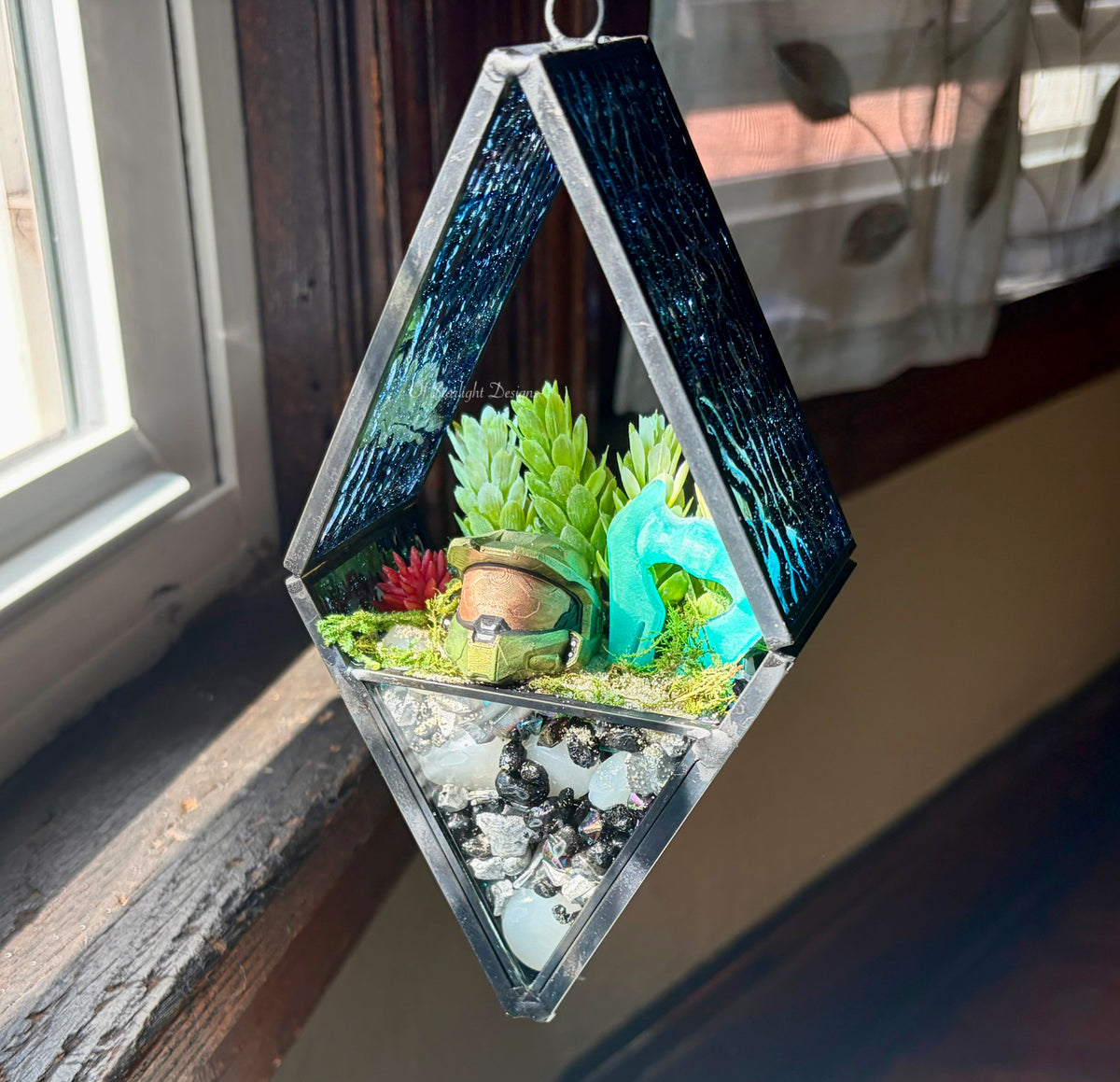 Hanging Runner MIA Terrarium