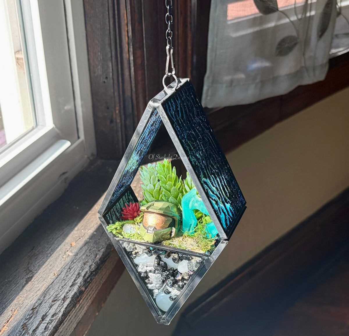 Hanging Runner MIA Terrarium